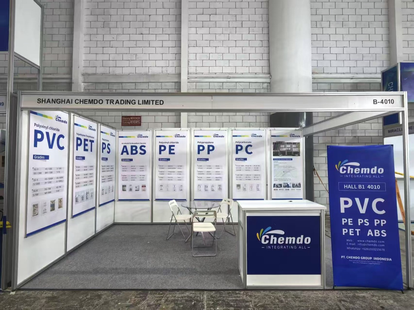 Стенд Chemdo с материалами PVC, PET, PS, ABS, PE, PP и PC